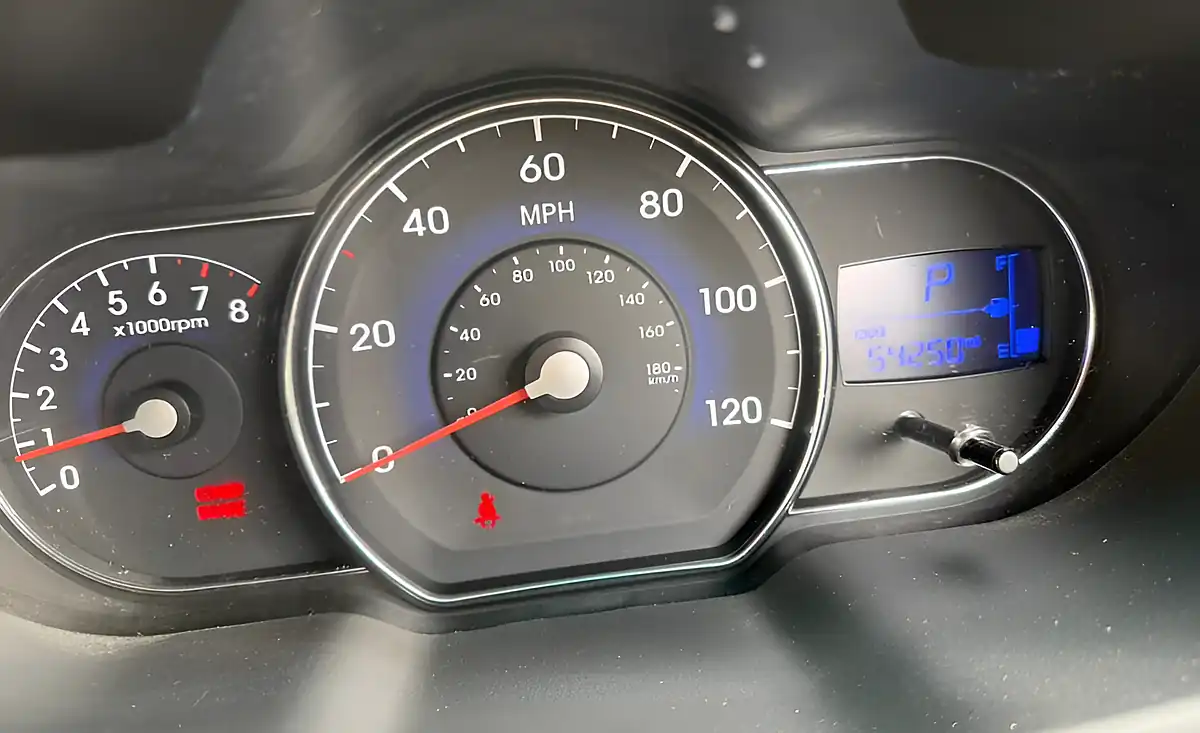 Used 2013 Hyundai i10 Active Grey - Interior and Exterior details 9