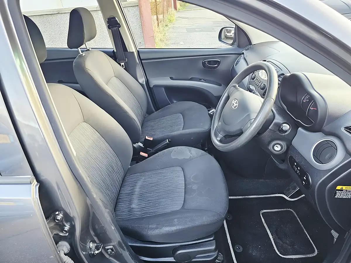 Used 2013 Hyundai i10 Active Grey - Interior and Exterior details 11