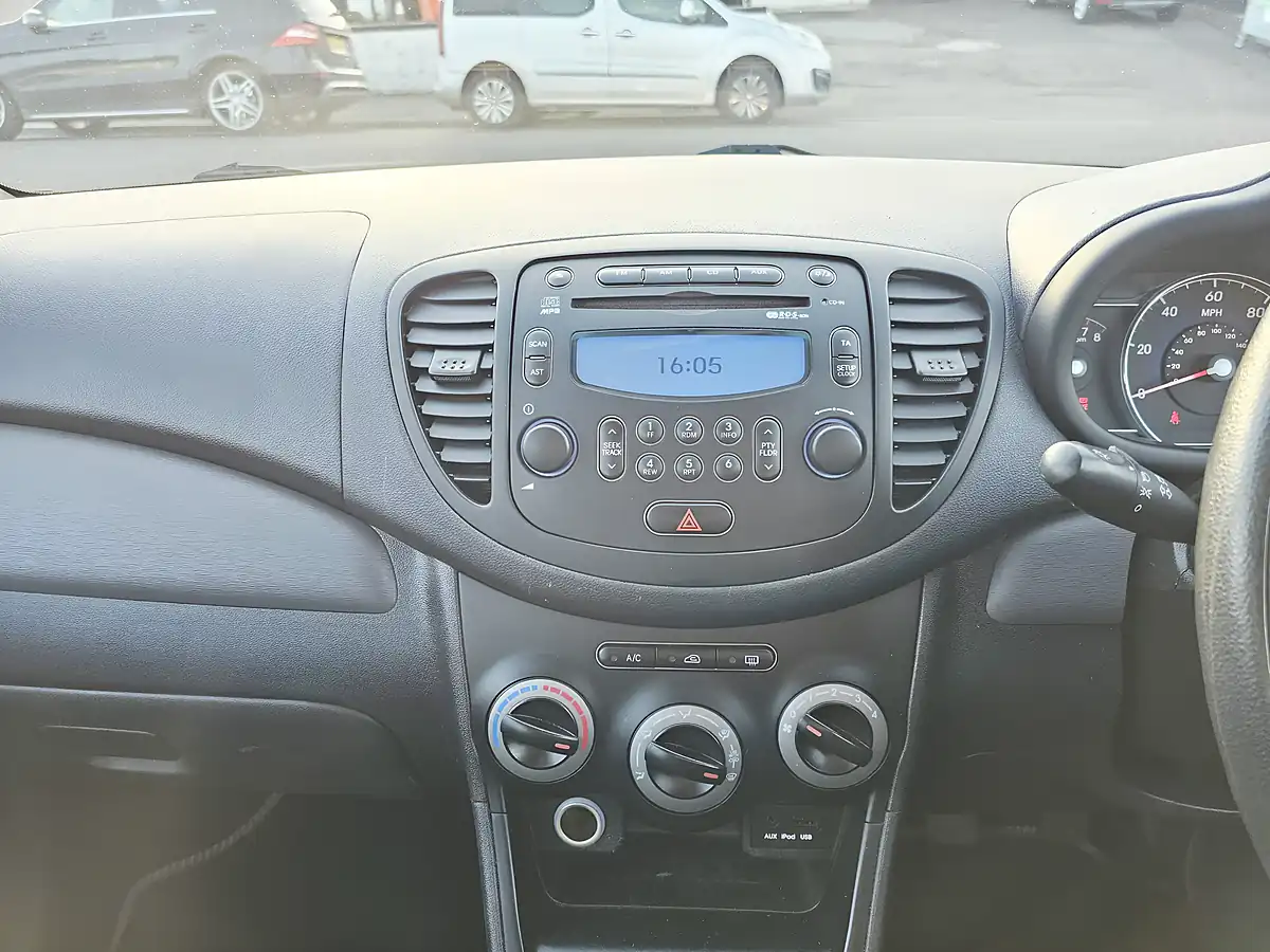 Used 2013 Hyundai i10 Active Grey - Interior and Exterior details 13