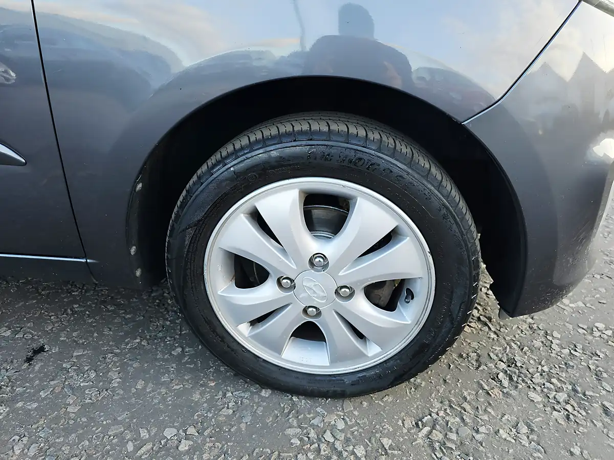 Used 2013 Hyundai i10 Active Grey - Interior and Exterior details 18