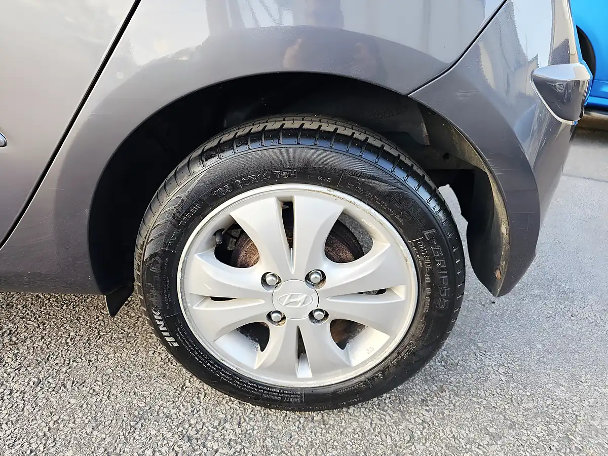 Used 2013 Hyundai i10 Active Grey - Interior and Exterior details 19