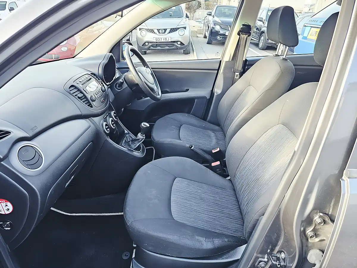 Used 2013 Hyundai i10 Active Grey - Interior and Exterior details 7