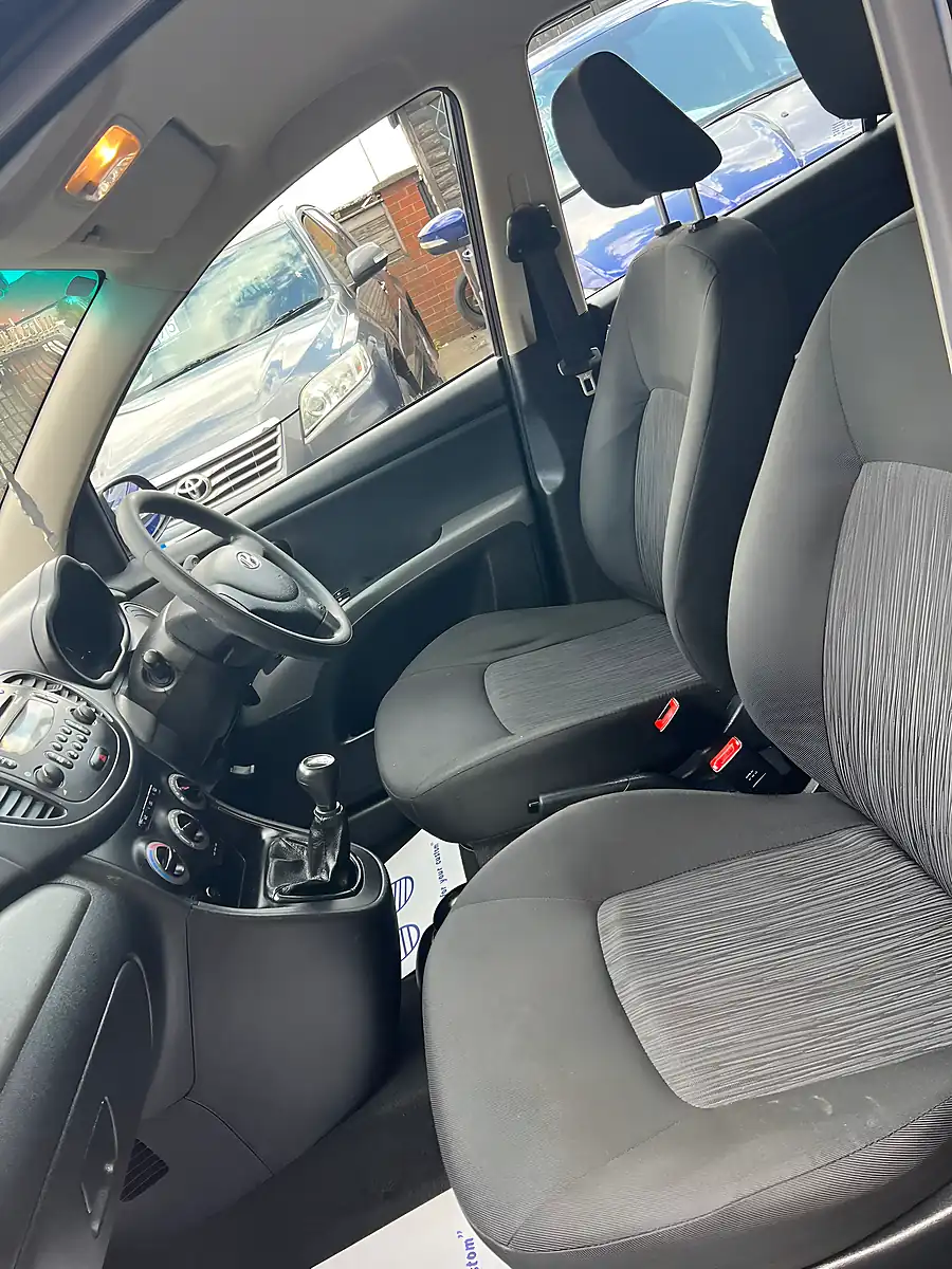 Used 2013 Hyundai i10 Active Metallic Black - Interior and Exterior details 5