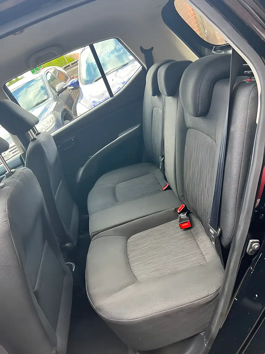 Used 2013 Hyundai i10 Active Metallic Black - Interior and Exterior details 6