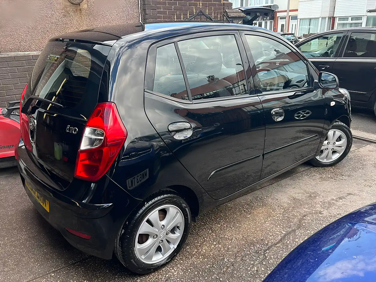 Used 2013 Hyundai i10 Active Metallic Black - Interior and Exterior details 9