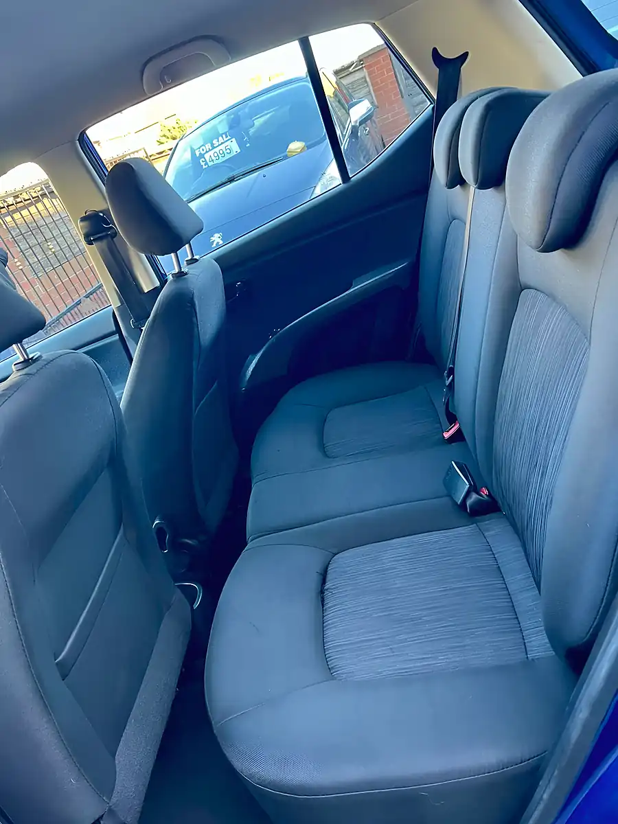Used 2013 Hyundai i10 Active Metallic Blue - Interior and Exterior details 5