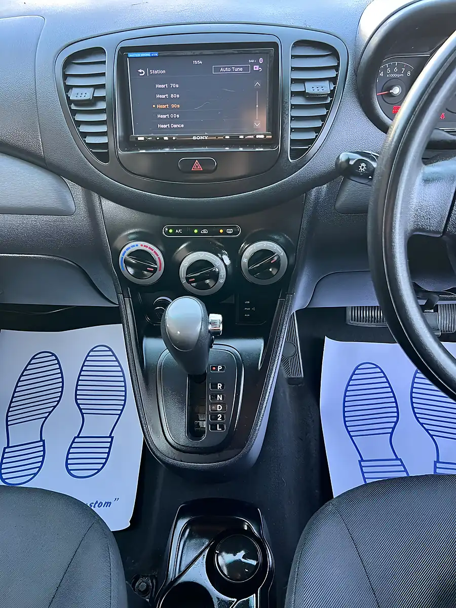 Used 2013 Hyundai i10 Active Metallic Blue - Interior and Exterior details 7