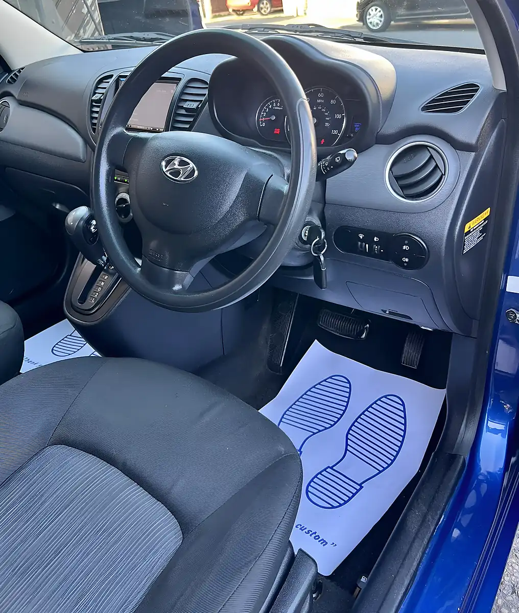 Used 2013 Hyundai i10 Active Metallic Blue - Interior and Exterior details 8