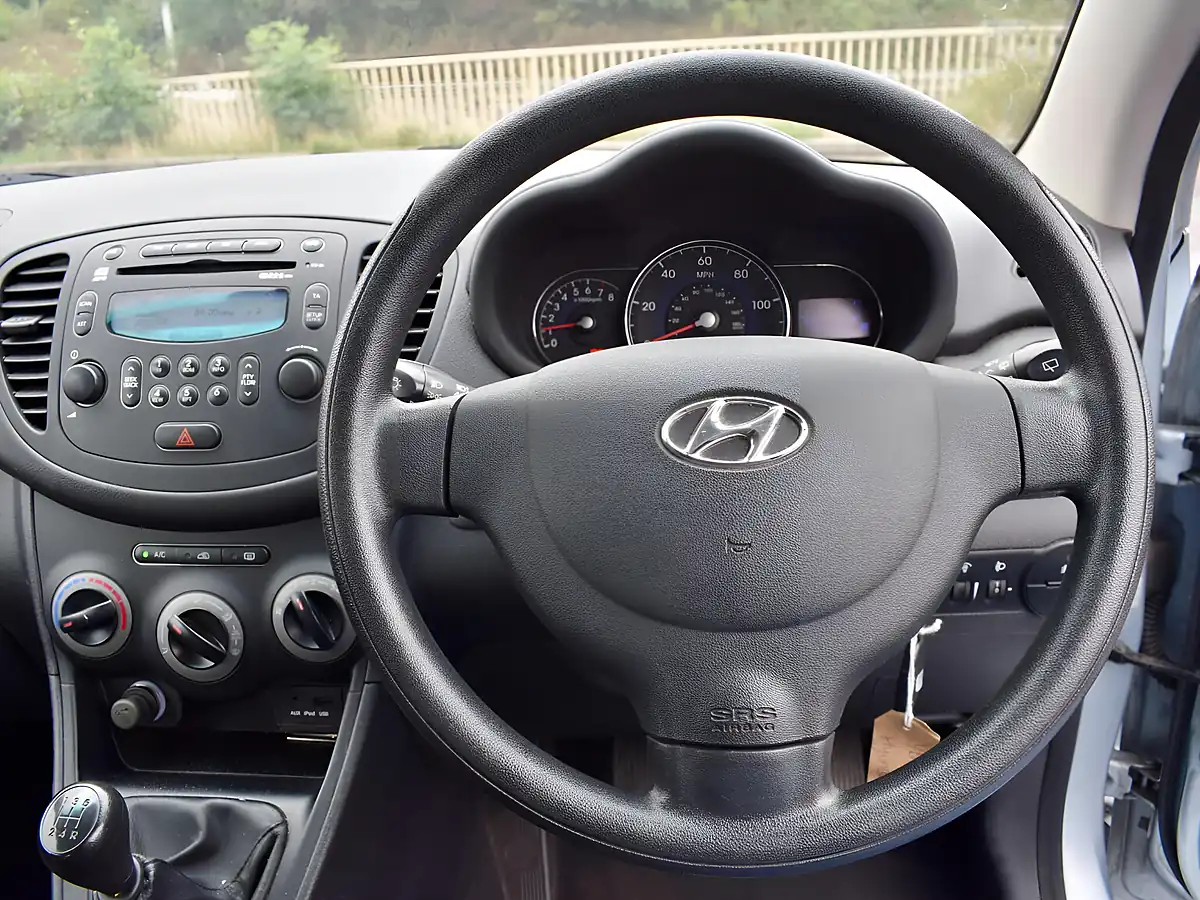 Used 2013 Hyundai I10 Active Silver - Interior and Exterior details 10