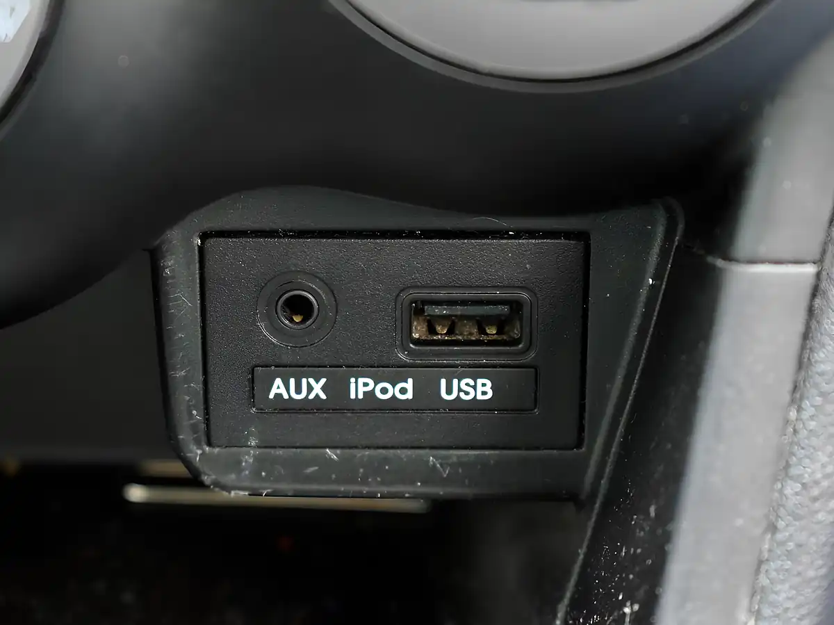 Used 2013 Hyundai I10 Active Silver - Interior and Exterior details 11