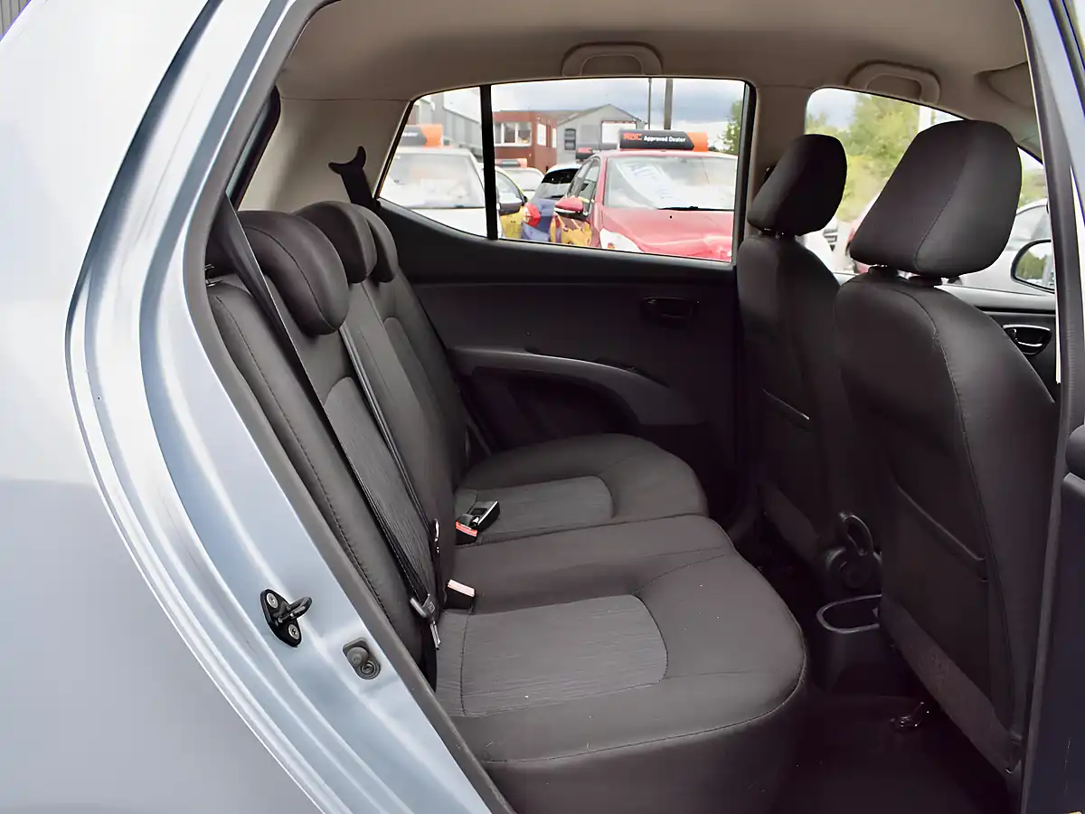 Used 2013 Hyundai I10 Active Silver - Interior and Exterior details 13
