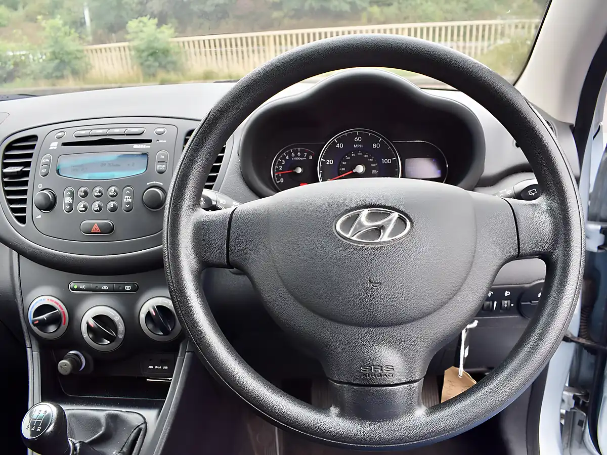 Used 2013 Hyundai I10 Active Silver - Interior and Exterior details 15