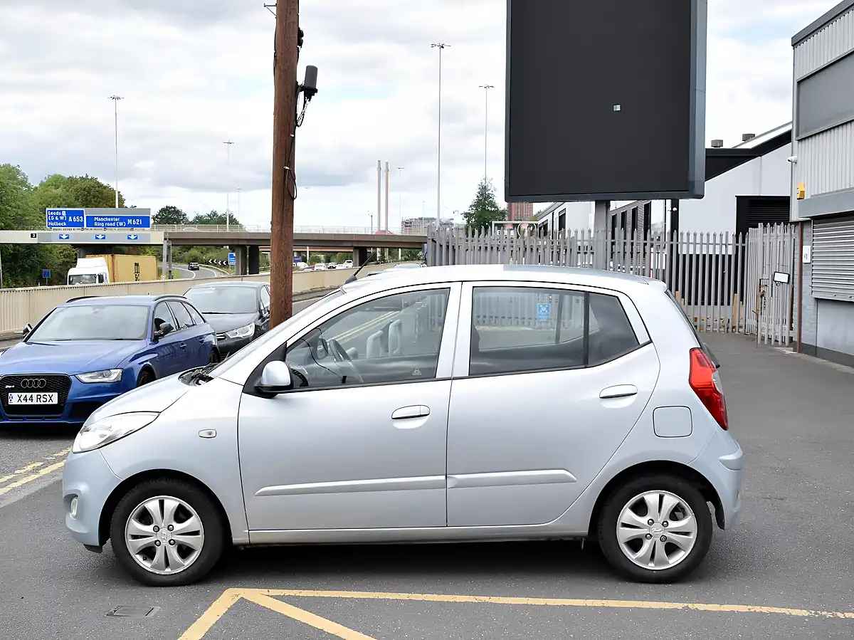 Used 2013 Hyundai I10 Active Silver - Interior and Exterior details 4