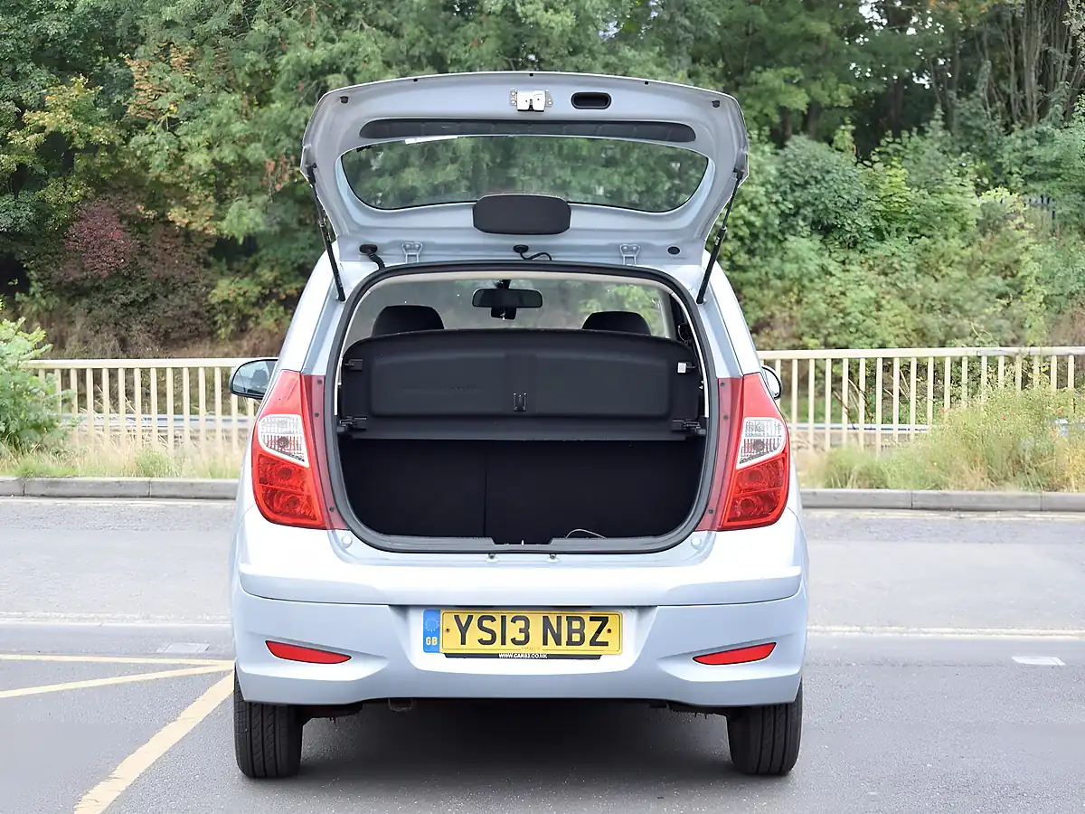 Used 2013 Hyundai I10 Active Silver - Interior and Exterior details 7