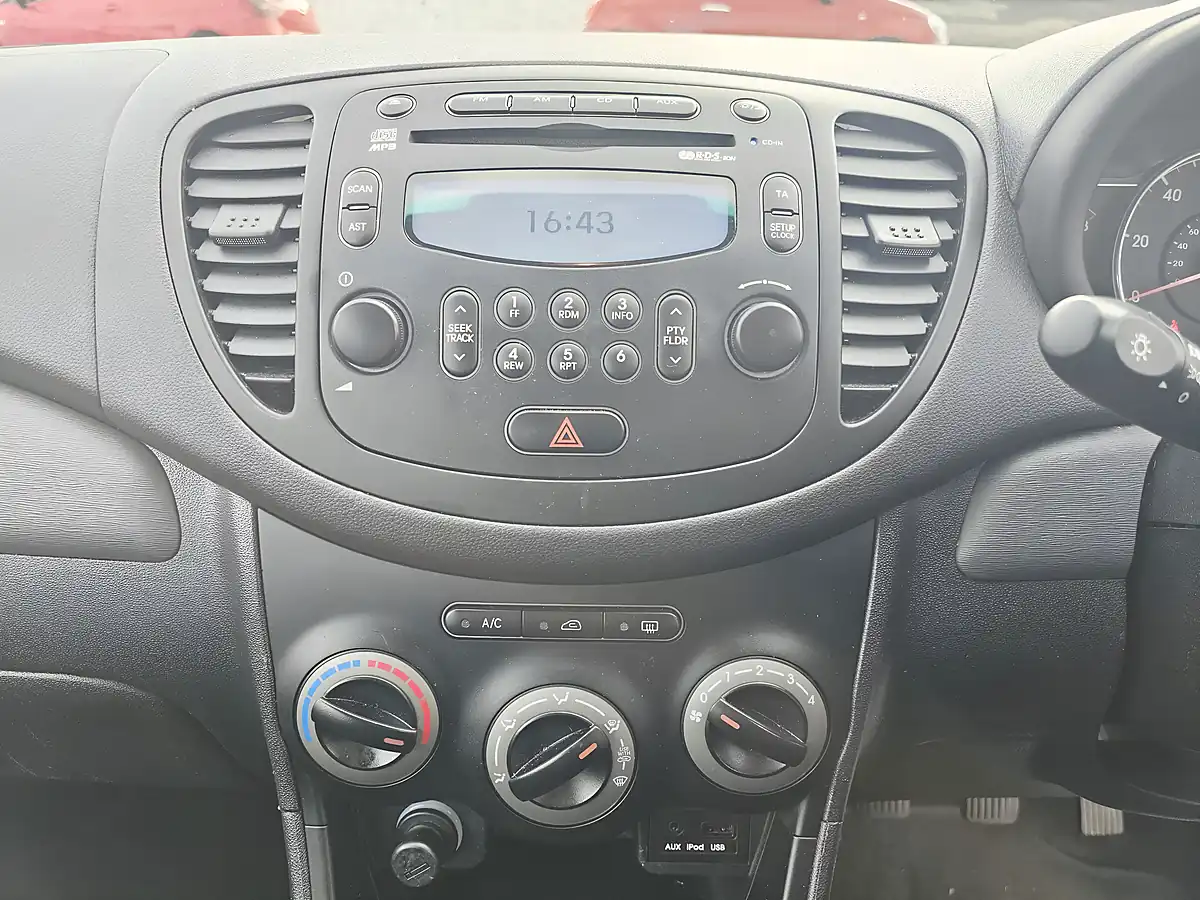 Used 2013 Hyundai i10 Active White - Interior and Exterior details 11
