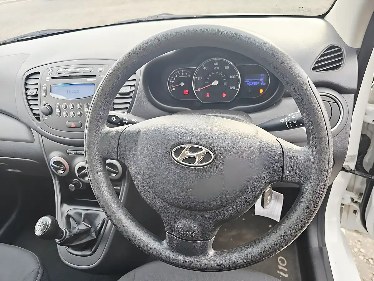 Used 2013 Hyundai i10 Active White - Interior and Exterior details 13