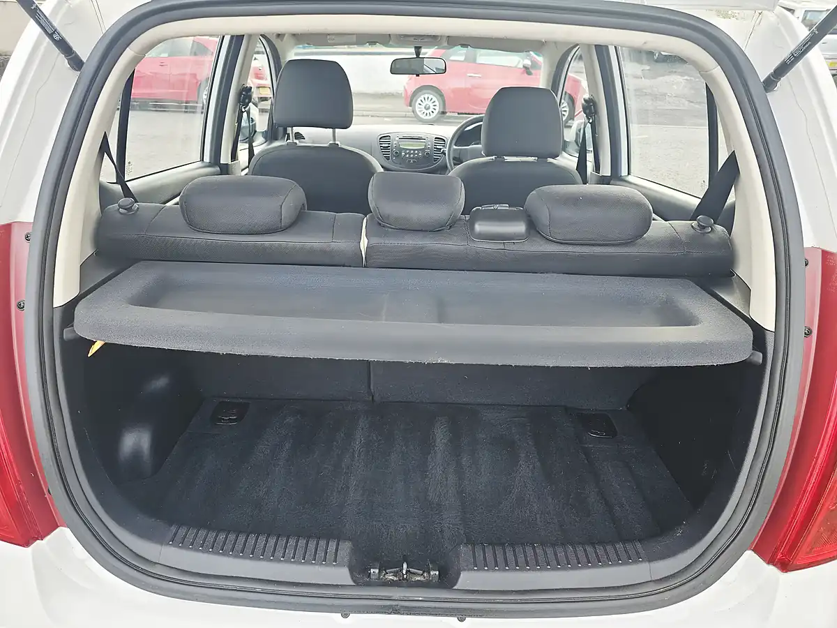 Used 2013 Hyundai i10 Active White - Interior and Exterior details 7