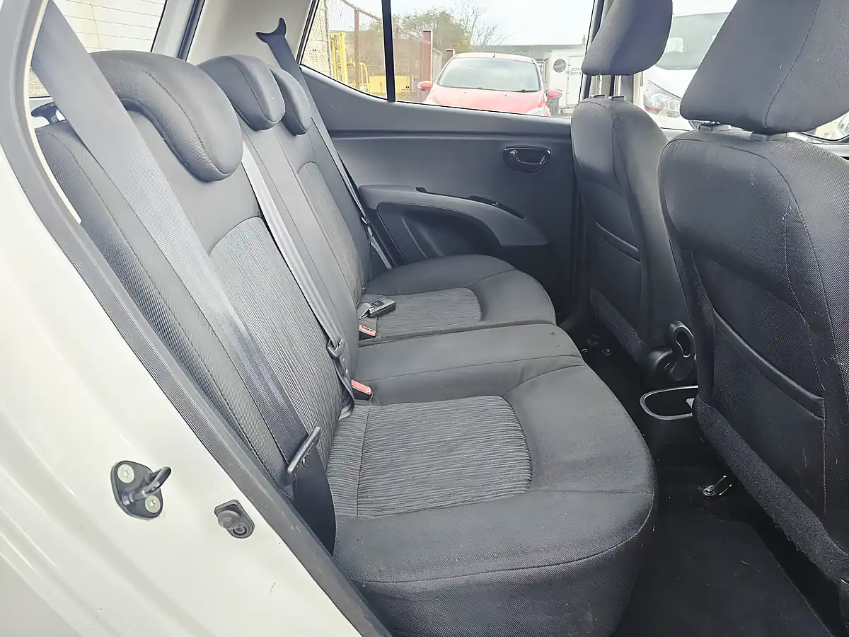 Used 2013 Hyundai i10 Active White - Interior and Exterior details 8