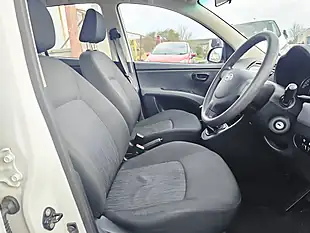 Used 2013 Hyundai i10 Active White - Interior and Exterior details 9