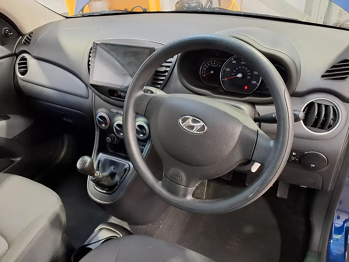 Used 2013 Hyundai I10 Classic Blue - Interior and Exterior details 5