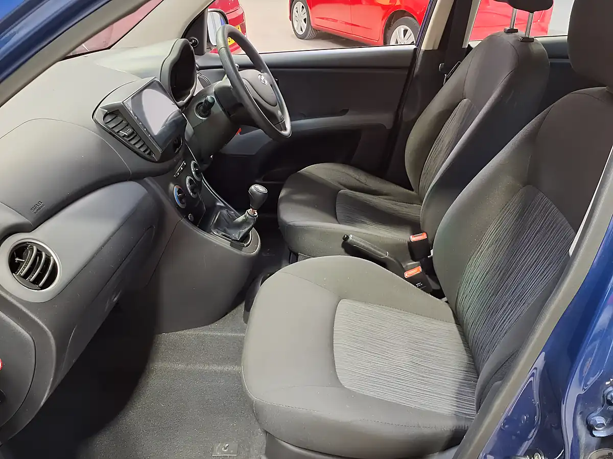 Used 2013 Hyundai I10 Classic Blue - Interior and Exterior details 8