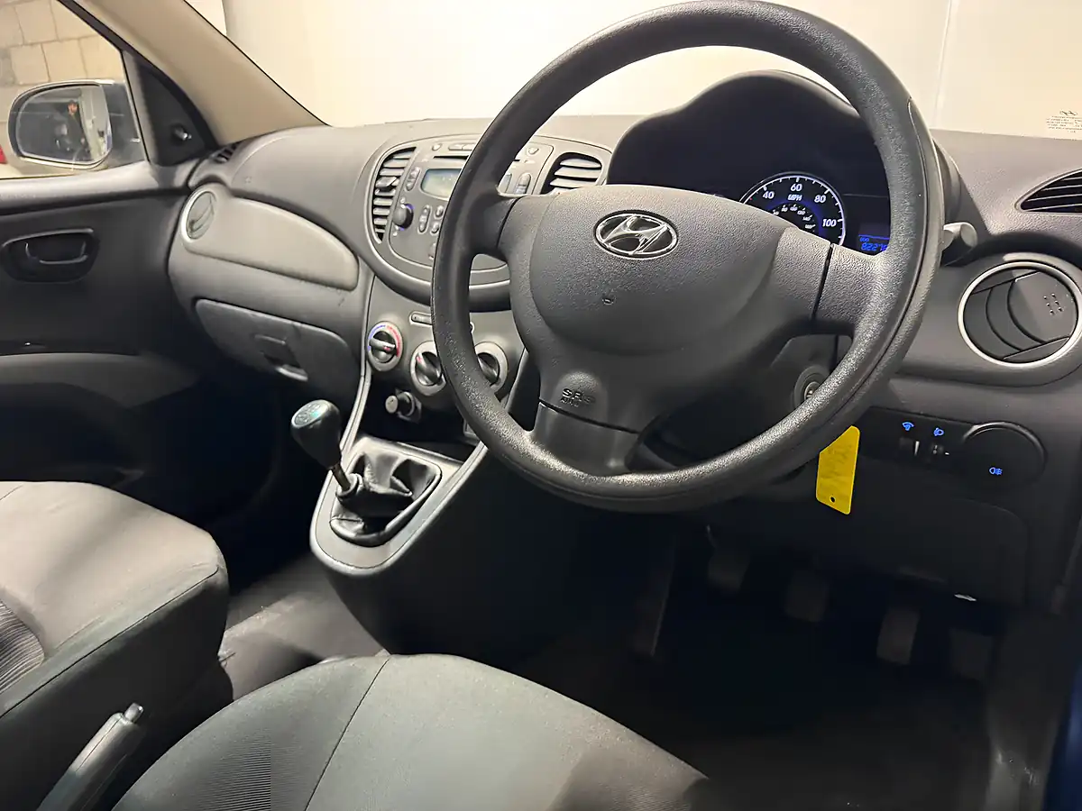 Used 2013 Hyundai I10 Classic Blue - Interior and Exterior details 3