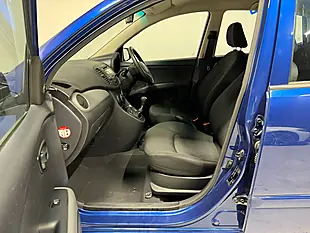 Used 2013 Hyundai I10 Classic Blue - Interior and Exterior details 7