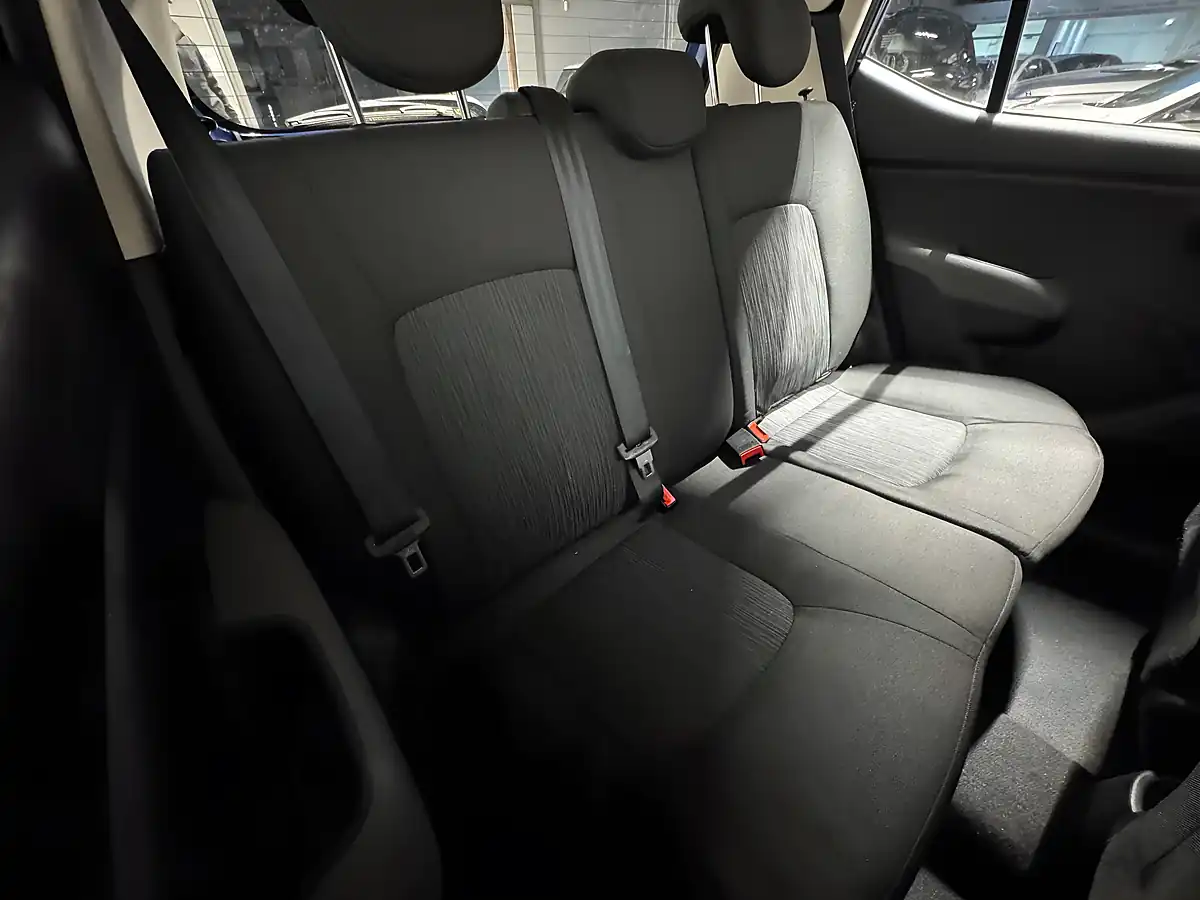 Used 2013 Hyundai I10 Classic Blue - Interior and Exterior details 9