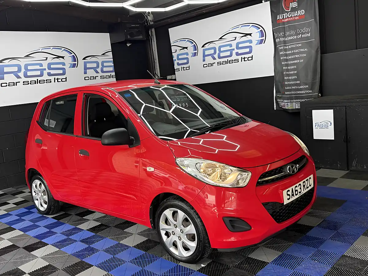 Used 2013 Hyundai i10 Classic Red - Front View