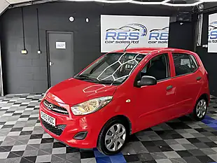 Used 2013 Hyundai i10 Classic Red - Interior and Exterior details 12