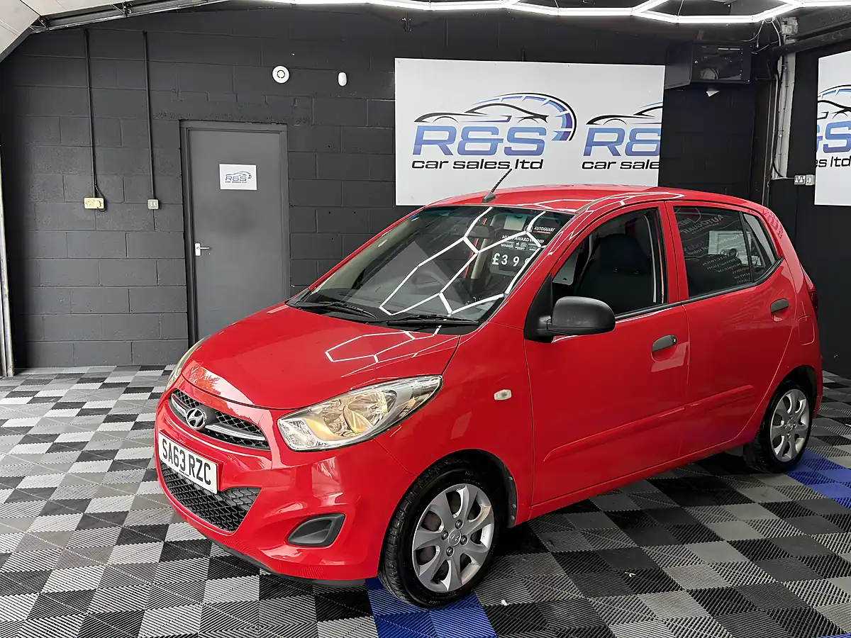 Used 2013 Hyundai i10 Classic Red - Interior and Exterior details 12
