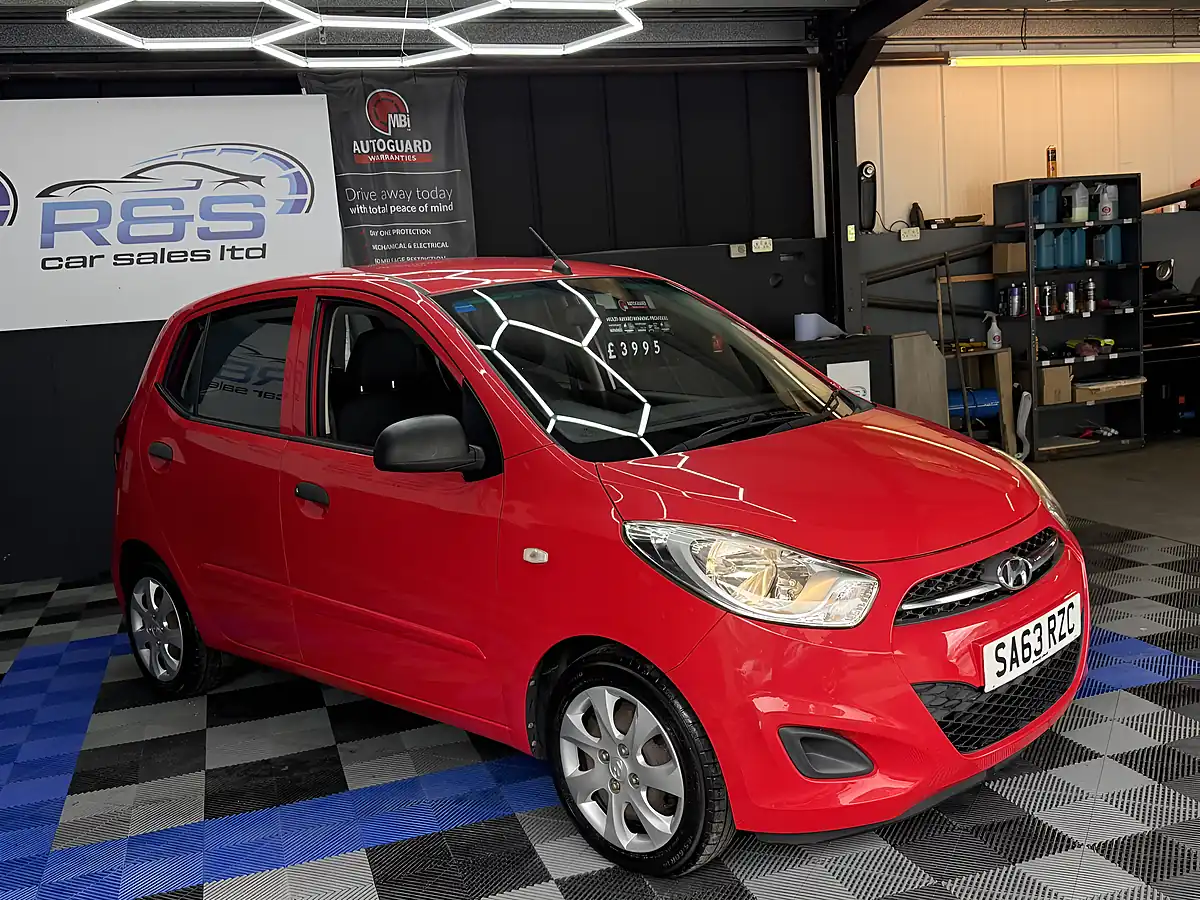 Used 2013 Hyundai i10 Classic Red - Interior and Exterior details 13