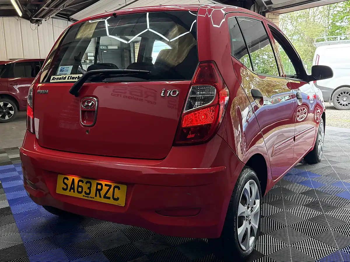 Used 2013 Hyundai i10 Classic Red - Interior and Exterior details 15