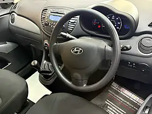 Used 2013 Hyundai i10 Classic Red - Interior and Exterior details 16