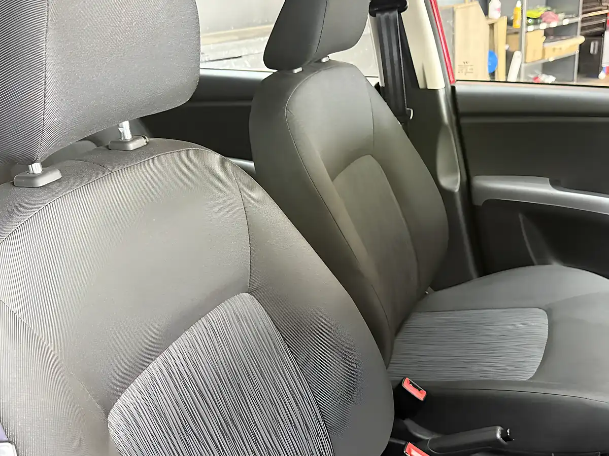 Used 2013 Hyundai i10 Classic Red - Interior and Exterior details 17