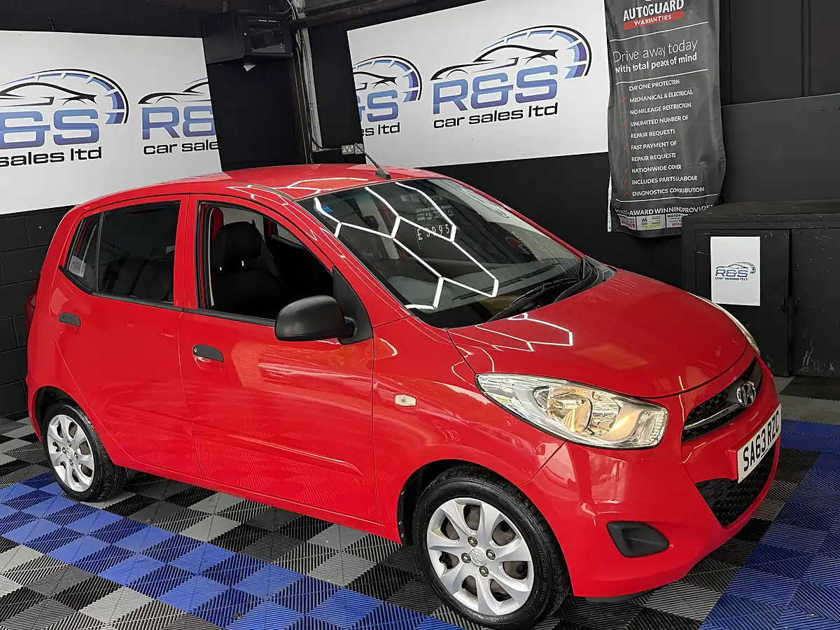 Used 2013 Hyundai i10 Classic Red - Interior and Exterior details 2