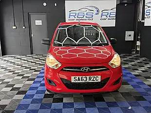 Used 2013 Hyundai i10 Classic Red - Interior and Exterior details 4