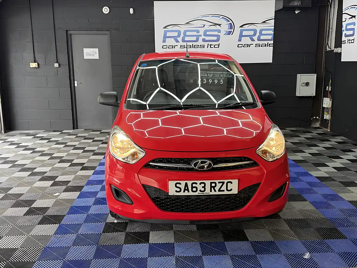Used 2013 Hyundai i10 Classic Red - Interior and Exterior details 4