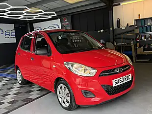Used 2013 Hyundai i10 Classic Red - Interior and Exterior details 5