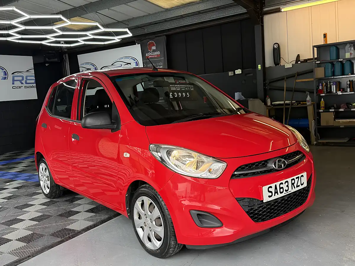 Used 2013 Hyundai i10 Classic Red - Interior and Exterior details 5