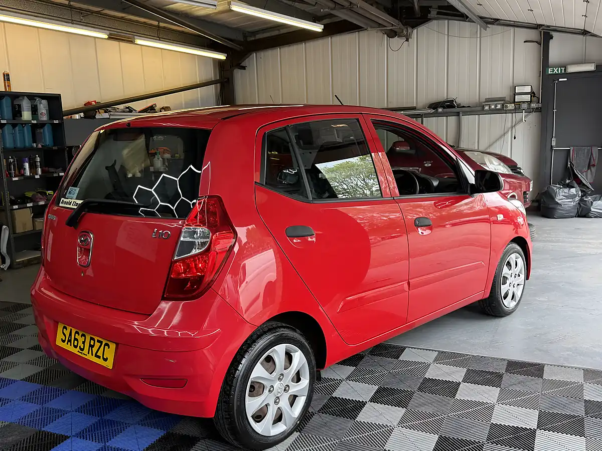 Used 2013 Hyundai i10 Classic Red - Interior and Exterior details 6