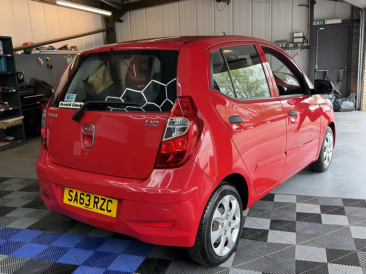 Used 2013 Hyundai i10 Classic Red - Interior and Exterior details 7