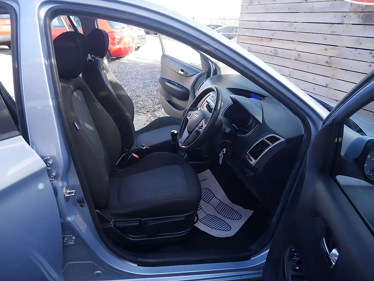 Used 2013 Hyundai I20 Active Clean Blue - Interior and Exterior details 11