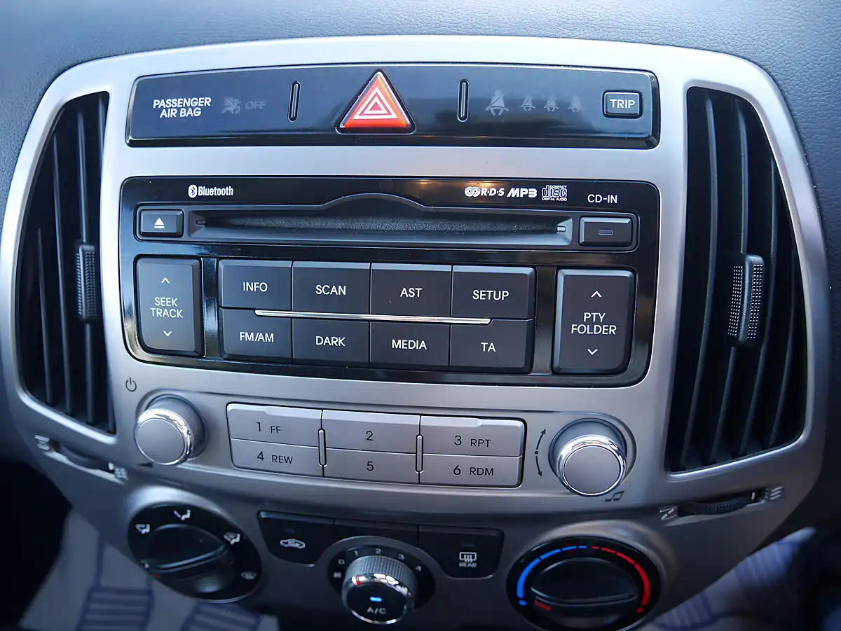 Used 2013 Hyundai I20 Active Clean Blue - Interior and Exterior details 15