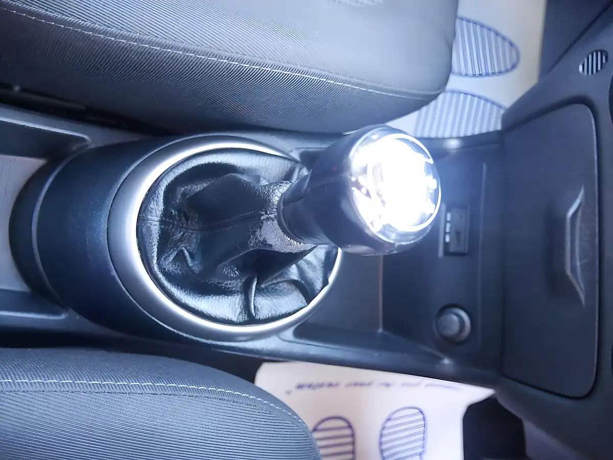 Used 2013 Hyundai I20 Active Clean Blue - Interior and Exterior details 16