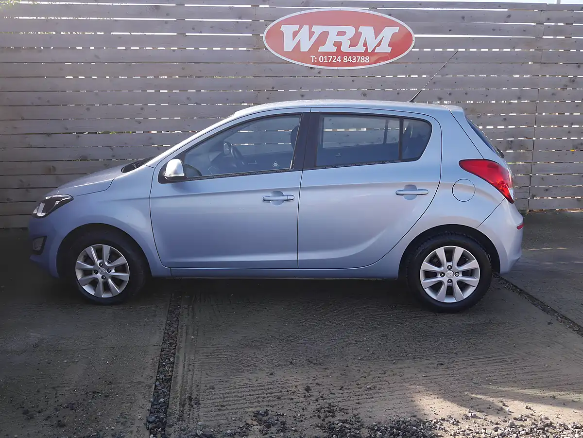 Used 2013 Hyundai I20 Active Clean Blue - Interior and Exterior details 5