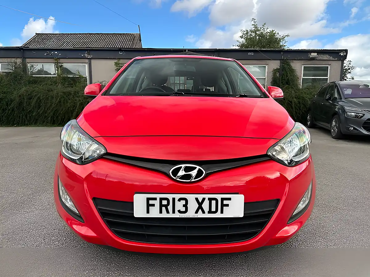Used 2013 Hyundai i20 Active Red - Interior and Exterior details 10