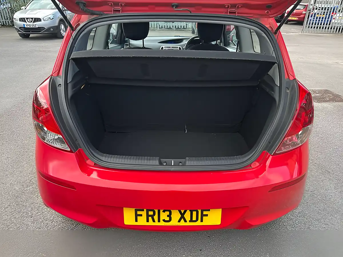 Used 2013 Hyundai i20 Active Red - Interior and Exterior details 11