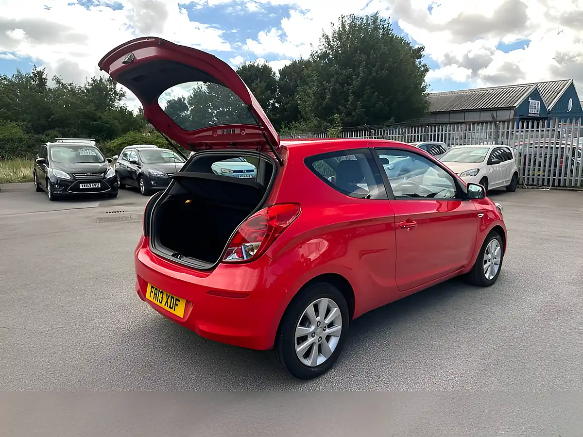 Used 2013 Hyundai i20 Active Red - Interior and Exterior details 12