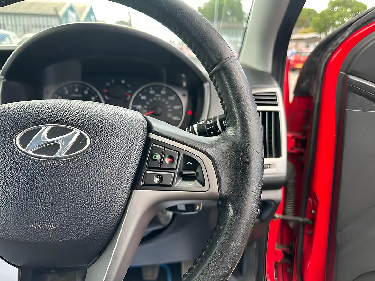 Used 2013 Hyundai i20 Active Red - Interior and Exterior details 16